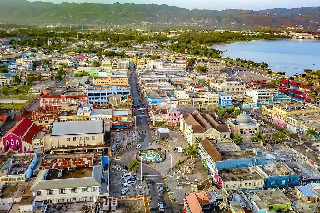 Andeve'S Tranquil Beautiful Home Montego Bay Semesterbostad
